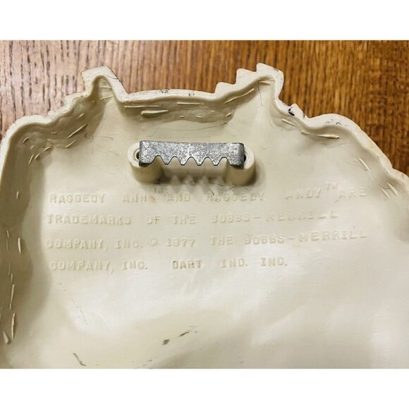 Vintage 1977 Raggedy Anne & Andy Plastic Wall Decor The Bobbs Merrill Dart Hang - Picture 8 of 8